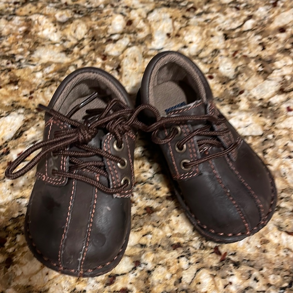 Oshkosh brown casual dress shoes